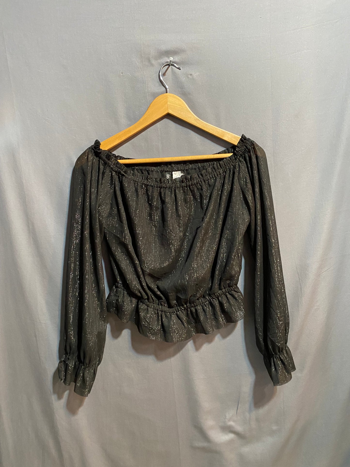 IMPORTED LADIES CROPTOP BY DIVIDED H&M