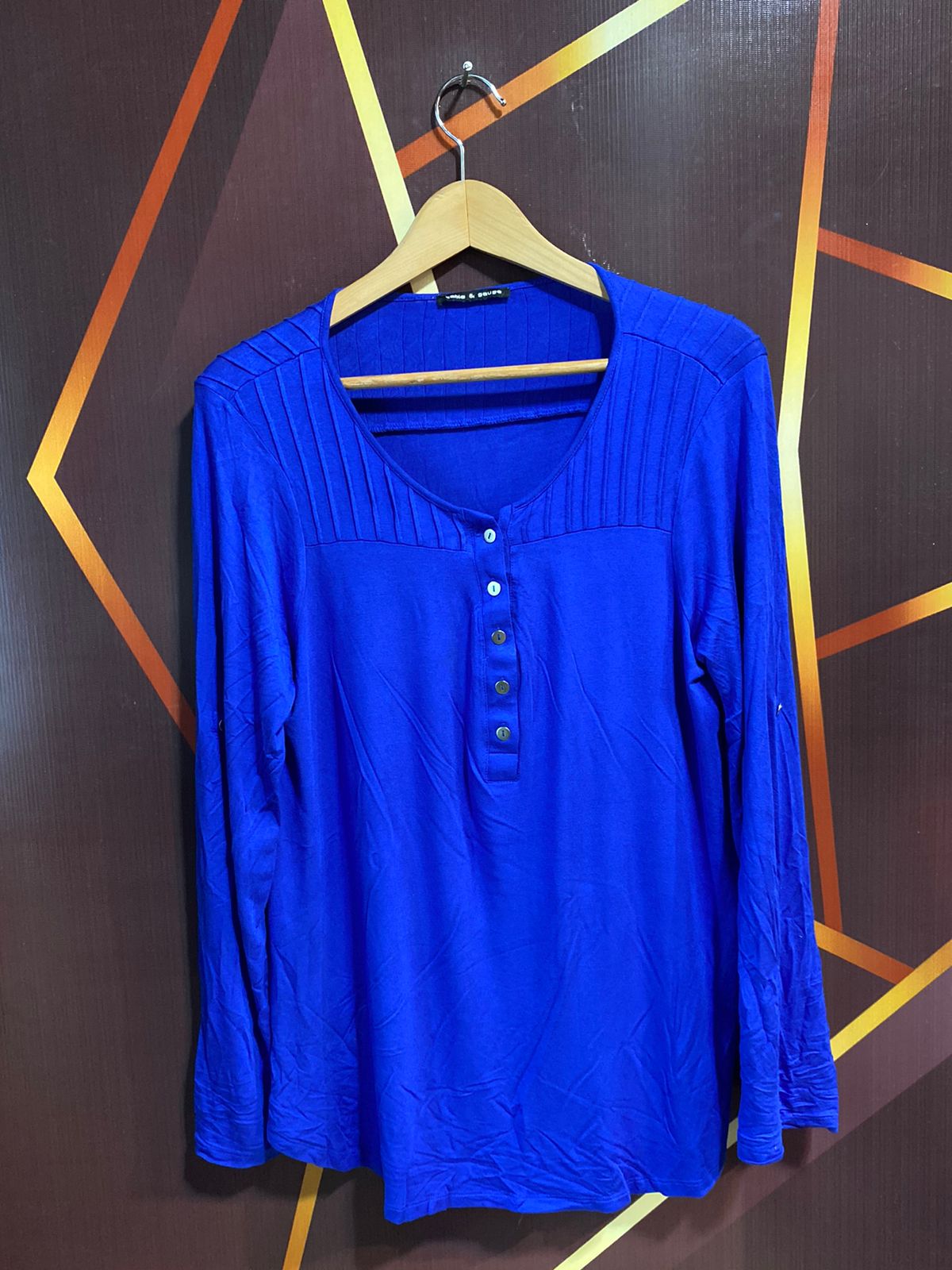 IMPORTED LADIES BLOUSE BY CABLE & GAUGE